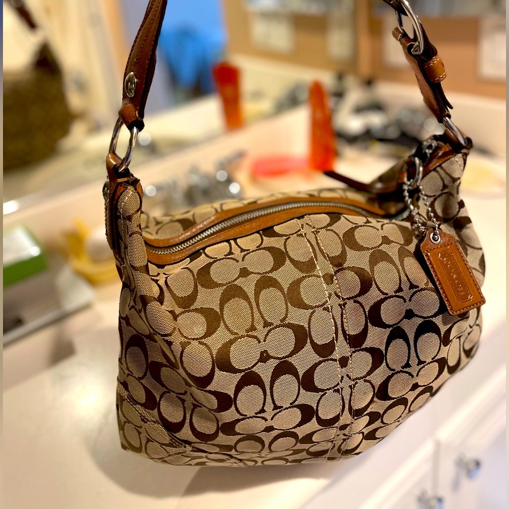 Classic Coach shoulder bag